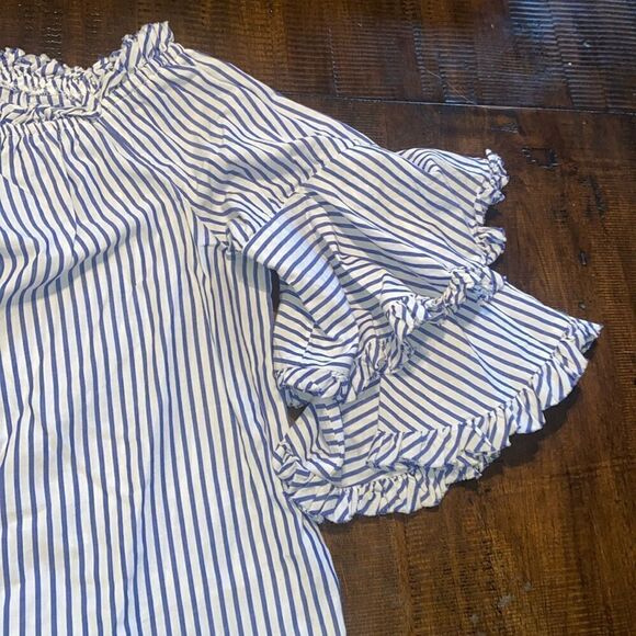 Off the shoulder blue and white, New York and Company top size large - Picture 2 of 6